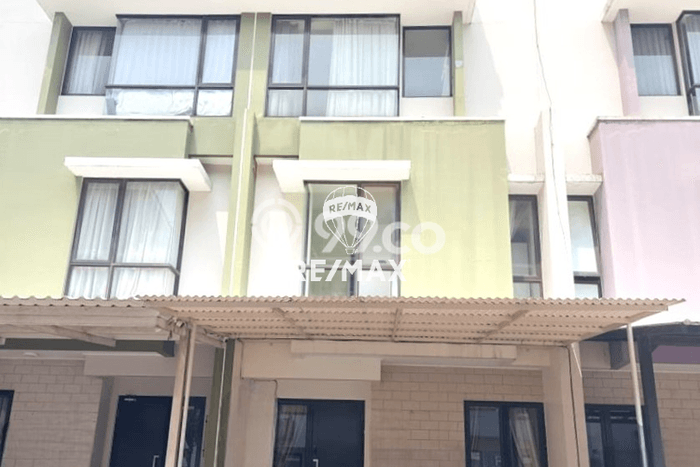 Rumah Luas Asri 10 KT Siap Pakai di Summarecon Serpong Tangerang Rumah Luas Asri 10 KT Siap Pakai di Summarecon Serpong Tangerang