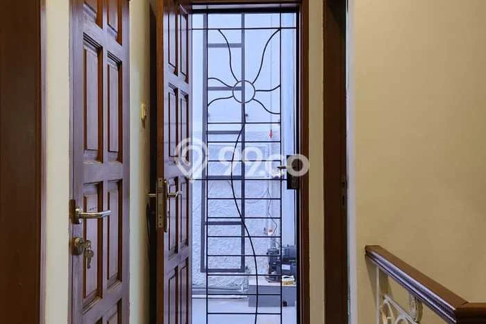 Dijual Hunian Rumah Terawat 3 KT di Bintaro, Tangerang Selatan Dijual Hunian Rumah Terawat 3 KT di Bintaro, Tangerang Selatan