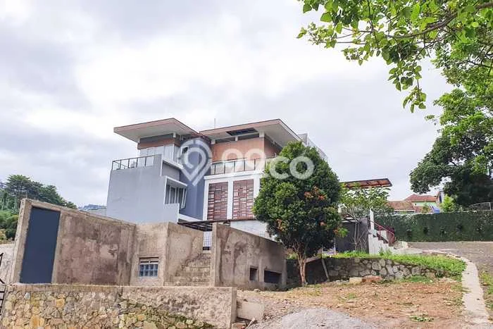 Rumah Modern 3 Kamar LT 327m2 di Dago Rumah Modern 3 Kamar LT 327m2 di Dago