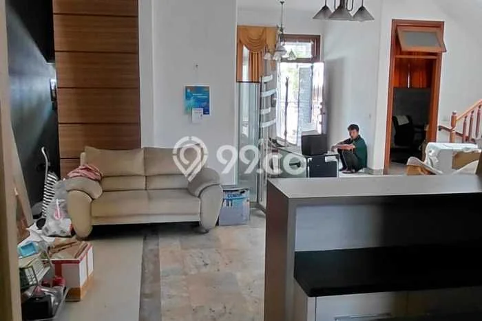 Rumah Disewakan Jakarta Barat LT 200m2 LB 300m2 Kawasan Sunrise Garden Rumah Disewakan Jakarta Barat LT 200m2 LB 300m2 Kawasan Sunrise Garden