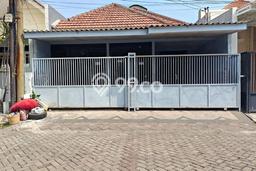 For Sale Rumah 8 Kamar Lokasi Ideal Bagus dan Strategis di Rungkut For Sale Rumah 8 Kamar Lokasi Ideal Bagus dan Strategis di Rungkut