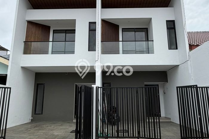 Rumah Luas Asri 4 KT Siap Pakai di Pondok Tjandra Sidoarjo Rumah Luas Asri 4 KT Siap Pakai di Pondok Tjandra Sidoarjo