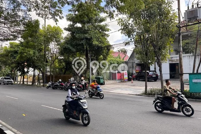 Ruko Disewa di Surabaya dengan LB 500m2 Area Komersial Ramai Ruko Disewa di Surabaya dengan LB 500m2 Area Komersial Ramai