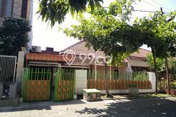 Jual Rumah Mewah Elegan Dengan View Cantik di Manyar, Surabaya Jual Rumah Mewah Elegan Dengan View Cantik di Manyar, Surabaya