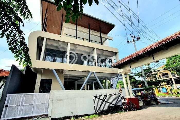 Komersial Bagus Dijual LB 500m2 Lokasi Strategis Surabaya Area Cocok untuk Berbisnis Komersial Bagus Dijual LB 500m2 Lokasi Strategis Surabaya Area Cocok untuk Berbisnis