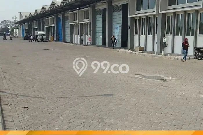 Unit Gudang Disewakan di Surabaya Kota di Area Ramai & Strategis Unit Gudang Disewakan di Surabaya Kota di Area Ramai & Strategis