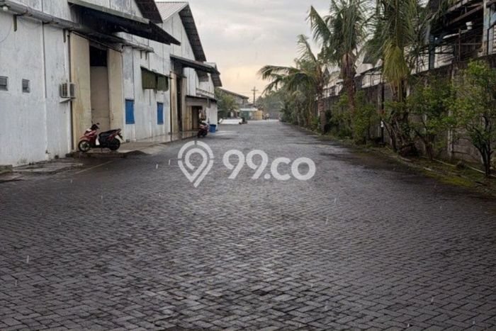 Disewakan Gudang komersial di Waru luas bangunan 1080m2 Disewakan Gudang komersial di Waru luas bangunan 1080m2