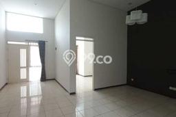 Rumah Terawat LT 162m² / LB 150m² di Kawasan Komersial Kota Baru Parahyangan, Bandung Rumah Terawat LT 162m² / LB 150m² di Kawasan Komersial Kota Baru Parahyangan, Bandung