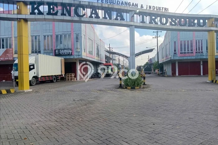 Unit Gudang disewakan di Krian Sidoarjo dengan LT 277m2 / LB 277m2 Unit Gudang disewakan di Krian Sidoarjo dengan LT 277m2 / LB 277m2