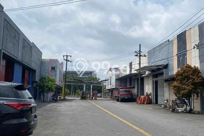 Unit Gudang disewakan di Krian Sidoarjo dengan LT 277m2 / LB 277m2 Unit Gudang disewakan di Krian Sidoarjo dengan LT 277m2 / LB 277m2