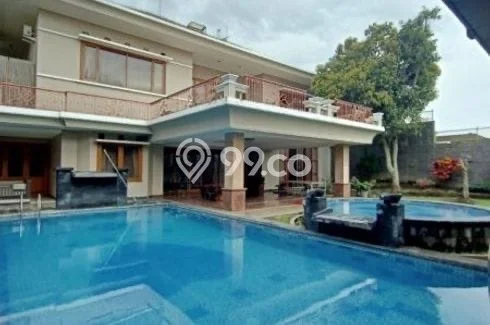 Rumah Elit Modern Tanpa Renovasi di Setiabudi Bandung Rumah Elit Modern Tanpa Renovasi di Setiabudi Bandung