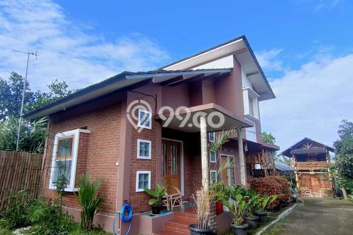 Kesempatan Langka! Vila di Lembang, Dimensi 1080m2m², Lokasi Strategis dekat dengan berbagai fasilitas Kesempatan Langka! Vila di Lembang, Dimensi 1080m2m², Lokasi Strategis dekat dengan berbagai fasilitas