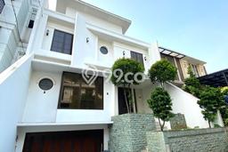 BEST INVESTMENT! Rumah di , LT 225m2m² LB 420m2m² BEST INVESTMENT! Rumah di , LT 225m2m² LB 420m2m²