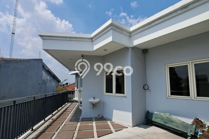 Gudang Dijual Lokasi Emas di Cinere Luas 400m2 Gudang Dijual Lokasi Emas di Cinere Luas 400m2