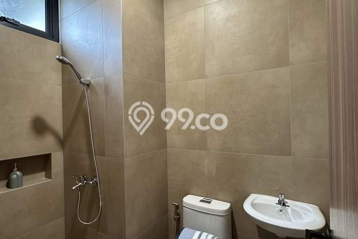 For Sale Rumah 2 Kamar Lokasi Ideal Bagus dan Strategis di BSD For Sale Rumah 2 Kamar Lokasi Ideal Bagus dan Strategis di BSD