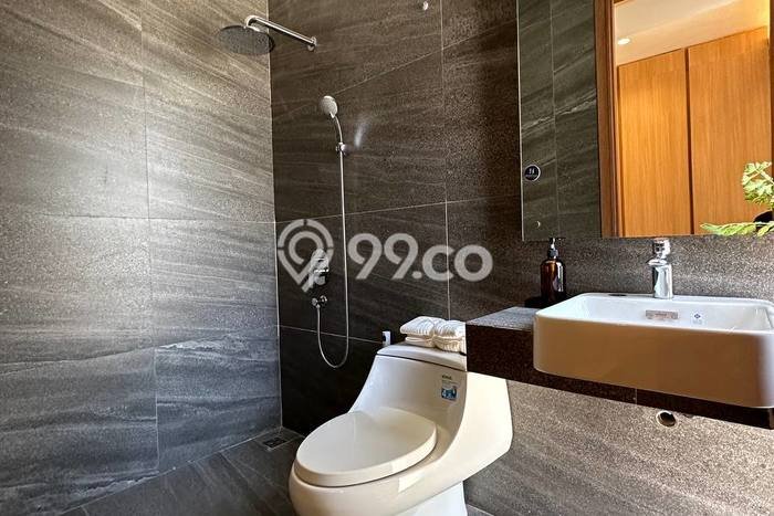 Rumah Elit Modern Tanpa Renovasi di Green Lake City Jakarta Barat Rumah Elit Modern Tanpa Renovasi di Green Lake City Jakarta Barat