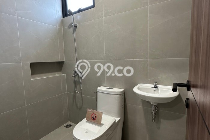 For Sale Rumah 2 Kamar Lokasi Ideal Bagus dan Strategis di BSD For Sale Rumah 2 Kamar Lokasi Ideal Bagus dan Strategis di BSD