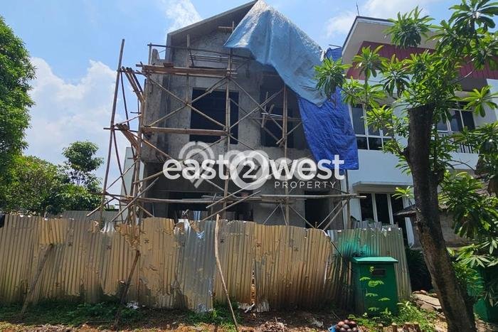 For Sale Rumah 4 Kamar Lokasi Strategis Nyaman dan Strategis di BSD For Sale Rumah 4 Kamar Lokasi Strategis Nyaman dan Strategis di BSD