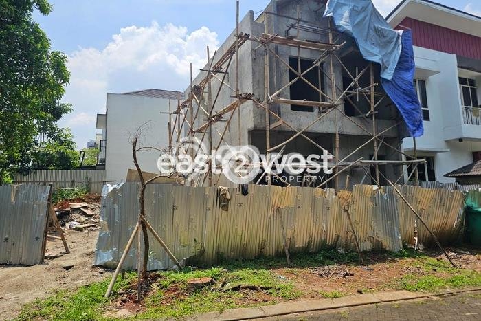For Sale Rumah 4 Kamar Lokasi Strategis Nyaman dan Strategis di BSD For Sale Rumah 4 Kamar Lokasi Strategis Nyaman dan Strategis di BSD