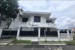 Ready to Use! Luxury House LT 495m2 Desain Modern di Dharma Husada Ready to Use! Luxury House LT 495m2 Desain Modern di Dharma Husada