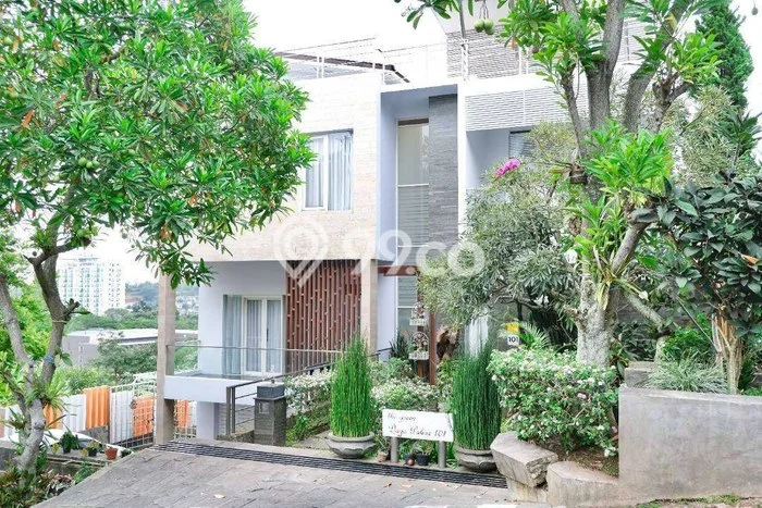 Jual Rumah Luas Megah Dengan View Eksklusif di Dago, Bandung Jual Rumah Luas Megah Dengan View Eksklusif di Dago, Bandung