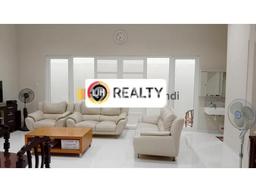 Ready to Use! Luxury House LT 300m2 Desain Elegan di Pamularsih Ready to Use! Luxury House LT 300m2 Desain Elegan di Pamularsih