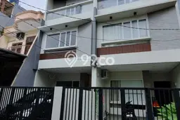 For Sale Rumah 3 Kamar Lokasi Ideal Bagus dan Strategis di Kebon Jeruk For Sale Rumah 3 Kamar Lokasi Ideal Bagus dan Strategis di Kebon Jeruk