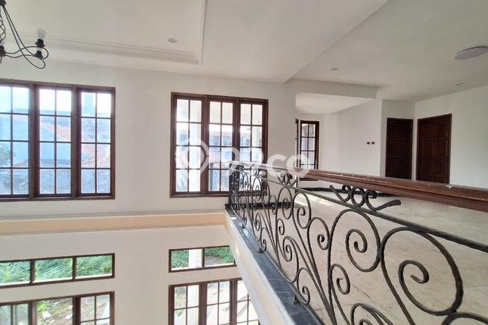Hunian Elit LB 390m2 Siap Huni Desain Elegan di Banjar Wijaya, Tangerang Hunian Elit LB 390m2 Siap Huni Desain Elegan di Banjar Wijaya, Tangerang