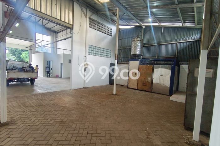 Unit Gudang Paling Strategis di Jati Uwung Tangerang dengan LB 300m2 Unit Gudang Paling Strategis di Jati Uwung Tangerang dengan LB 300m2