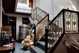 Rumah Elit LB 400m2 Siap Pakai Desain Elegan di Turangga, Bandung Rumah Elit LB 400m2 Siap Pakai Desain Elegan di Turangga, Bandung