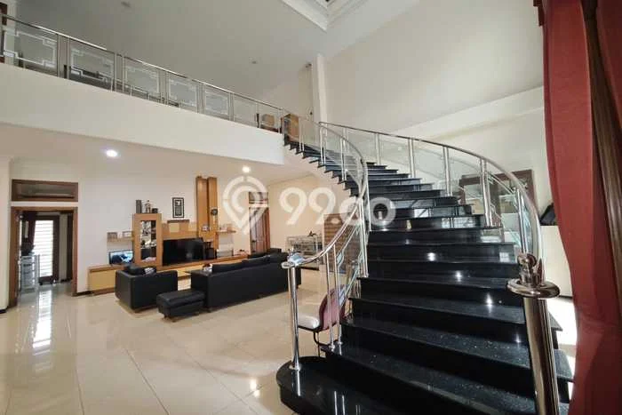 Ready to Use! Luxury House LT 510m2 Desain Modern di Mekar Wangi Ready to Use! Luxury House LT 510m2 Desain Modern di Mekar Wangi