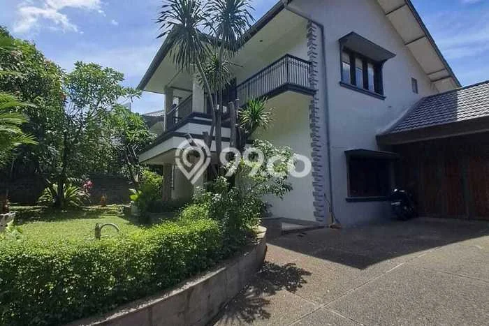 Lokasi strategis! Rumah siap huni dikontrakkan di Kebayoran Baru LB 600m2 Lokasi strategis! Rumah siap huni dikontrakkan di Kebayoran Baru LB 600m2