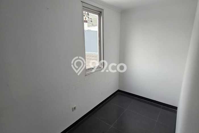 Ruko di Singgasana, Luas 180m², Pusat Bisnis, Siap Operasi Ruko di Singgasana, Luas 180m², Pusat Bisnis, Siap Operasi