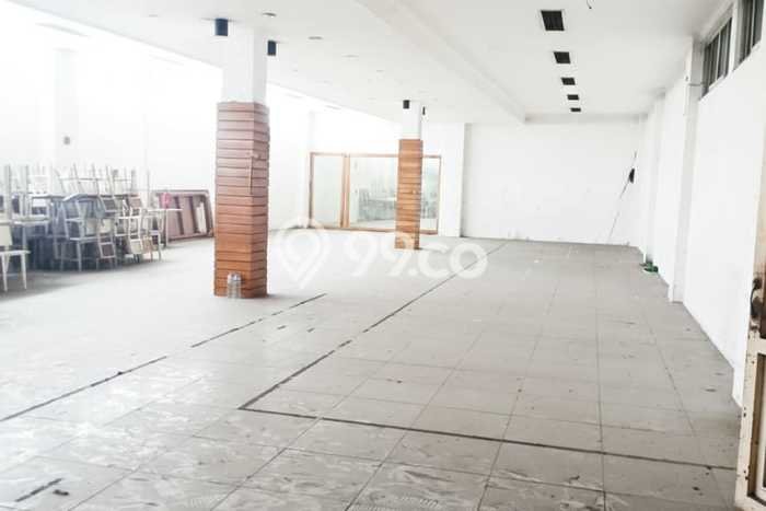 Disewakan Pabrik di Kawasan Ramai Kopo Luas 2200m2 Disewakan Pabrik di Kawasan Ramai Kopo Luas 2200m2