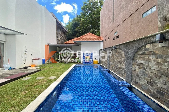 Rumah Bagus Disewakan di Jimbaran, Badung LT 400m2, LB 327m2 Rumah Bagus Disewakan di Jimbaran, Badung LT 400m2, LB 327m2