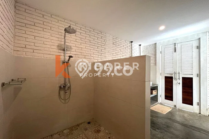 Sewa Rumah Nyaman LT 700m2 / LB 250m2 di canggu, Badung Sewa Rumah Nyaman LT 700m2 / LB 250m2 di canggu, Badung