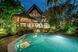 For Sale! Premium House LT 700m2 Desain Elegan di Seminyak For Sale! Premium House LT 700m2 Desain Elegan di Seminyak