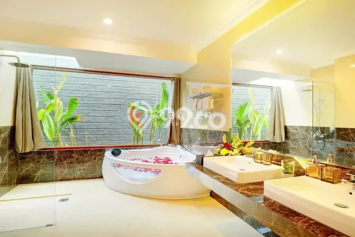 Hunian Kondisi Baik Disewakan di Kerobokan, Badung LT 300m2, LB 125m2 Hunian Kondisi Baik Disewakan di Kerobokan, Badung LT 300m2, LB 125m2