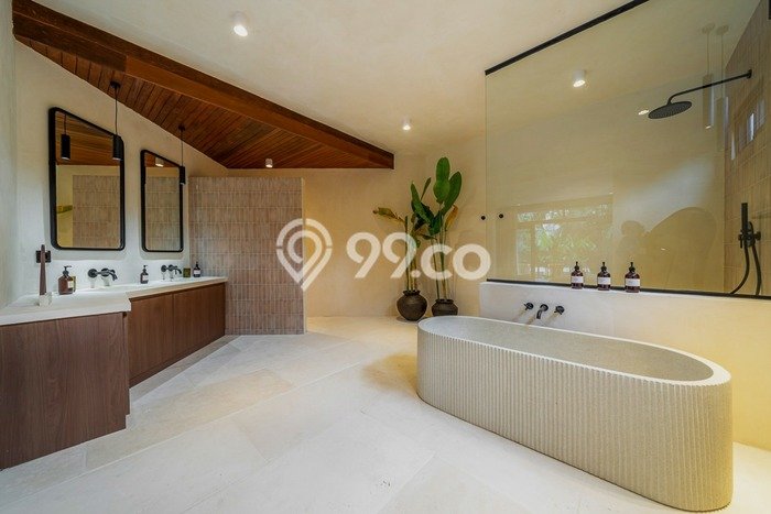 For Sale! Premium House LT 700m2 Desain Elegan di Seminyak For Sale! Premium House LT 700m2 Desain Elegan di Seminyak