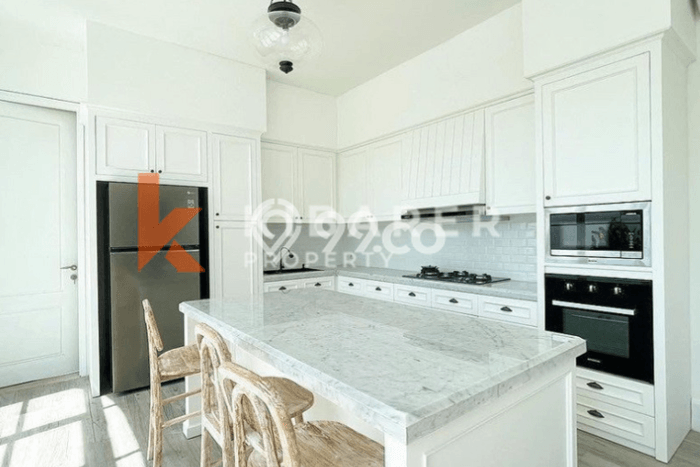 Sewa Rumah Strategis di Canggu LT 200m2 / LB 200m2 Kondisi Bagus Sewa Rumah Strategis di Canggu LT 200m2 / LB 200m2 Kondisi Bagus