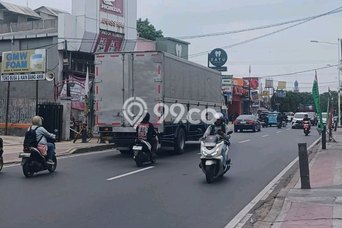 Komersial Bagus Dijual LB 300m2 Lokasi Strategis Jakarta Timur Area Cocok untuk Bisnis Komersial Bagus Dijual LB 300m2 Lokasi Strategis Jakarta Timur Area Cocok untuk Bisnis