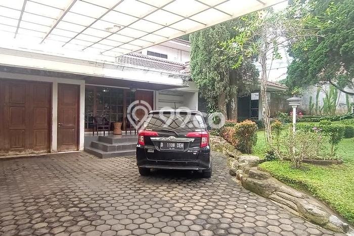 For Sale! Premium House LT 890m2 Desain Elegan di Dago Pakar For Sale! Premium House LT 890m2 Desain Elegan di Dago Pakar