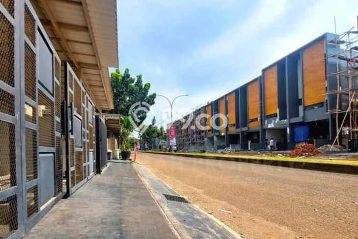 Ready to Use! Luxury House LT 160m2 Desain Elegan di Grand Wisata Ready to Use! Luxury House LT 160m2 Desain Elegan di Grand Wisata
