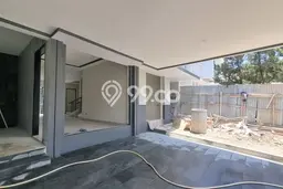 Rumah Mewah LB 256m2 Siap Pakai Desain Elegan di BSD The Green, Tangerang Rumah Mewah LB 256m2 Siap Pakai Desain Elegan di BSD The Green, Tangerang