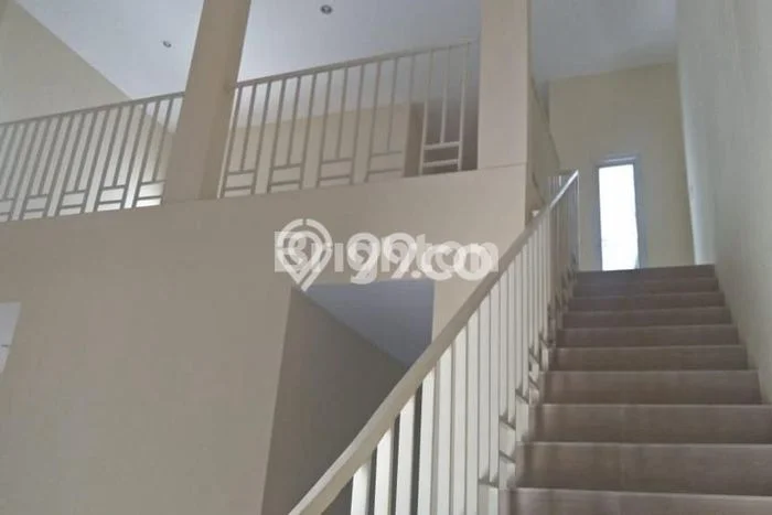 Rumah Mewah LB 268m2 Siap Pakai Desain Elegan di Kebonsari, Surabaya Rumah Mewah LB 268m2 Siap Pakai Desain Elegan di Kebonsari, Surabaya