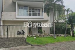 Rumah Elit LB 450m2 Siap Huni Desain Elegan di Graha, Surabaya Rumah Elit LB 450m2 Siap Huni Desain Elegan di Graha, Surabaya
