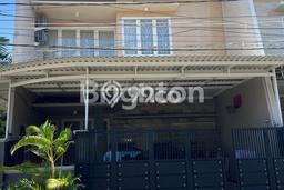 For Sale! Premium House LT 204m2 Desain Elegan di Sutorejo For Sale! Premium House LT 204m2 Desain Elegan di Sutorejo