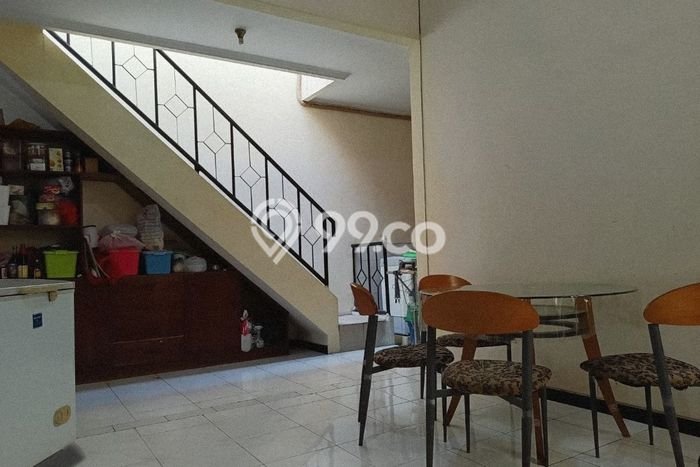 Hunian Nyaman Asri 4 KT Siap Pakai di Manyar Surabaya Hunian Nyaman Asri 4 KT Siap Pakai di Manyar Surabaya