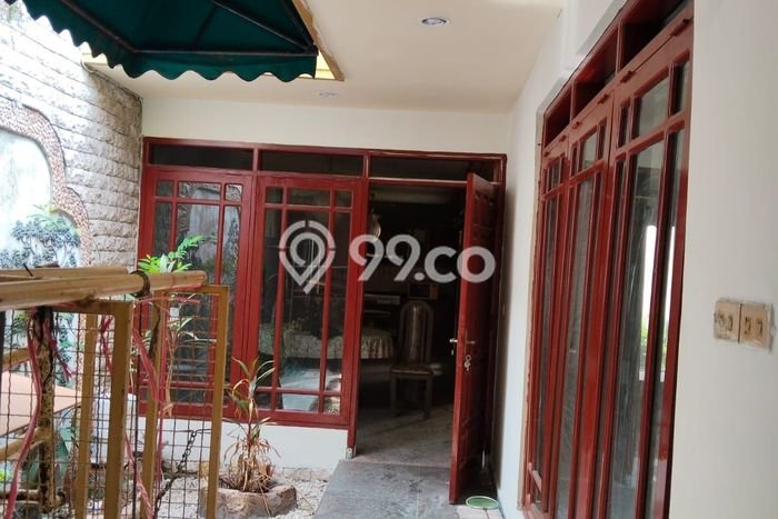 Jual Rumah Mewah Elegan Dengan View Cantik di Manyar, Surabaya Jual Rumah Mewah Elegan Dengan View Cantik di Manyar, Surabaya