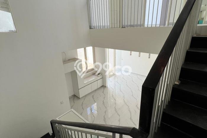 Rumah Elit LB 295m2 Siap Pakai Desain Elegan di Pakuwon City, Surabaya Rumah Elit LB 295m2 Siap Pakai Desain Elegan di Pakuwon City, Surabaya